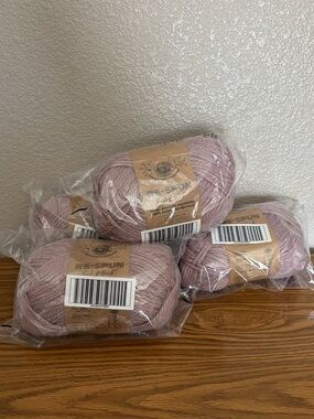 NEW 4 Skeins Lion Brand Re-Spun Thick & Quick Yarn - Wisteria